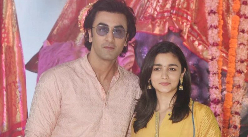 চলতি মাসে বিয়ে করছেন রণবীর-আলিয়া, অতিথি হিসেবে থাকছেন যারা