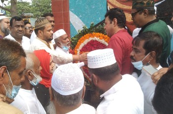 ফতুল্লা থানা আ’লীগের বঙ্গবন্ধুর প্রতিকৃতিতে ফুল দিয়ে শ্রদ্ধা নিবেদন