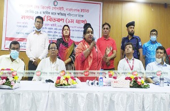 করোনায় ক্ষতিগ্রস্থদের অর্থ বিতরণে মেয়র আইভী